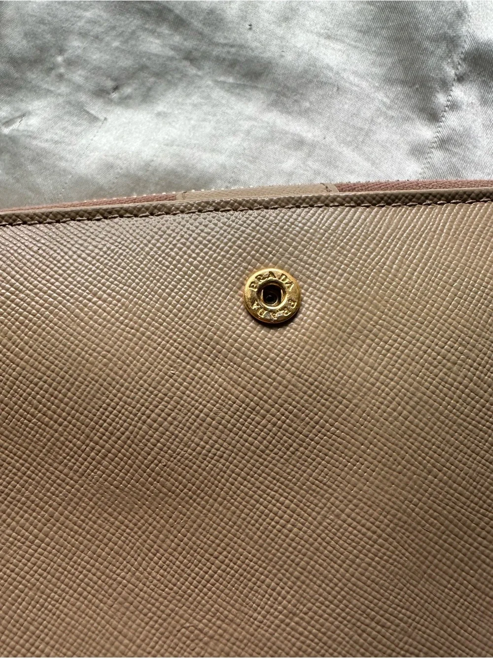 Prada zip around